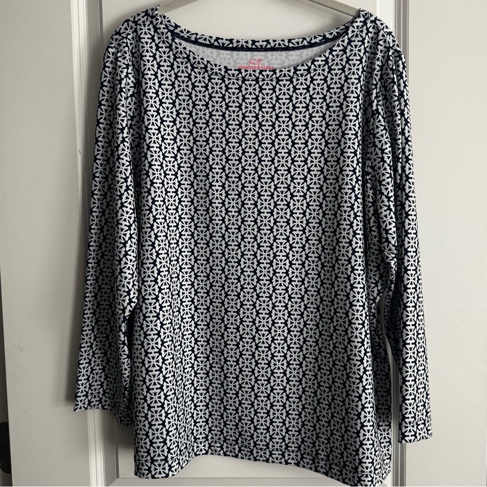 Vineyard Vines top, Navy and White Geometric print. Size XXL